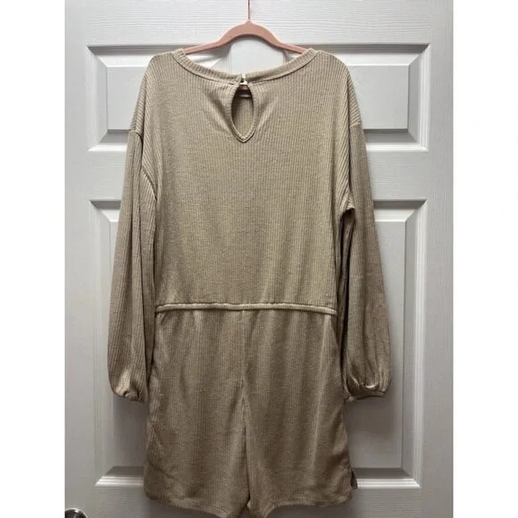 Odessa Balloon Sleeve Romper M/L NWT - Picture 2 of 3